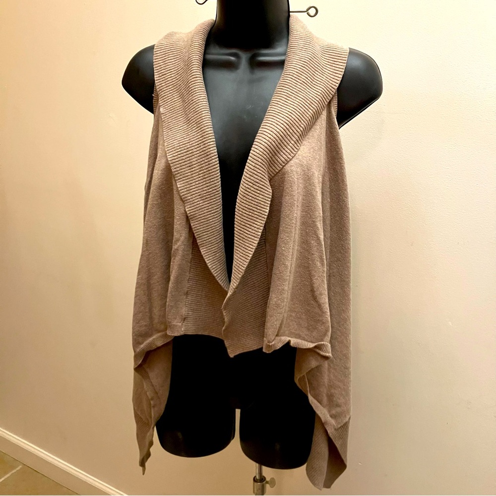 5/$20 Gap tan drape cardigan vest size small